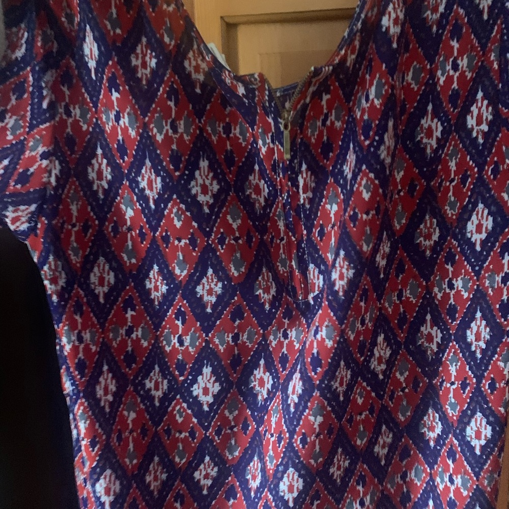 Patterned top - Picture 2 of 2